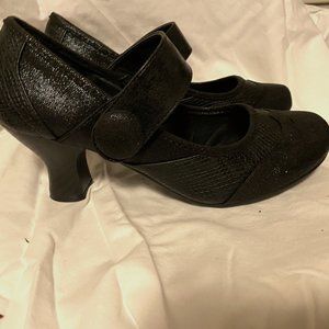 Black Maryjanes with Kitten Heels